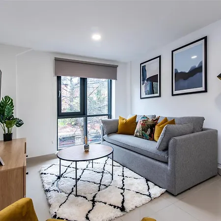 3-br In The Heart Of Centre * Leeds (West Yorkshire)