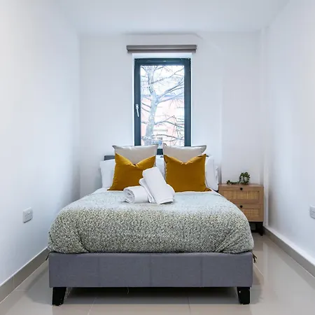 3-br In The Heart Of Leeds Centre Apartment