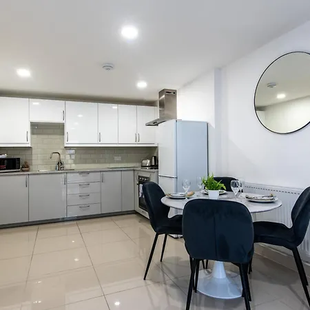 3-br In The Heart Of Leeds Centre Apartment