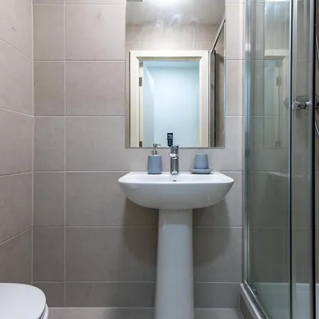 Apartment 3-br In The Heart Of Leeds Centre *